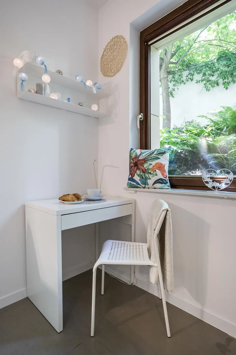 room in Mokotów 4