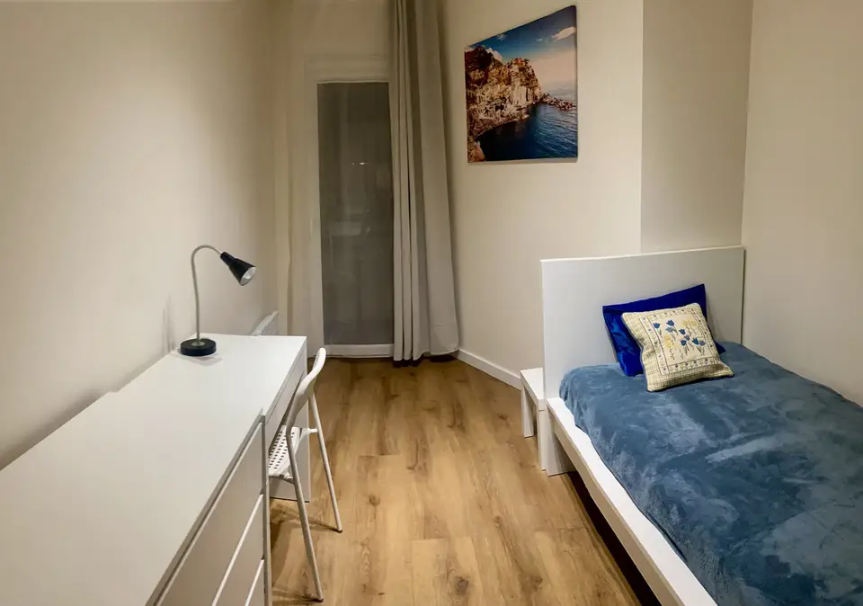 room in Wola 3