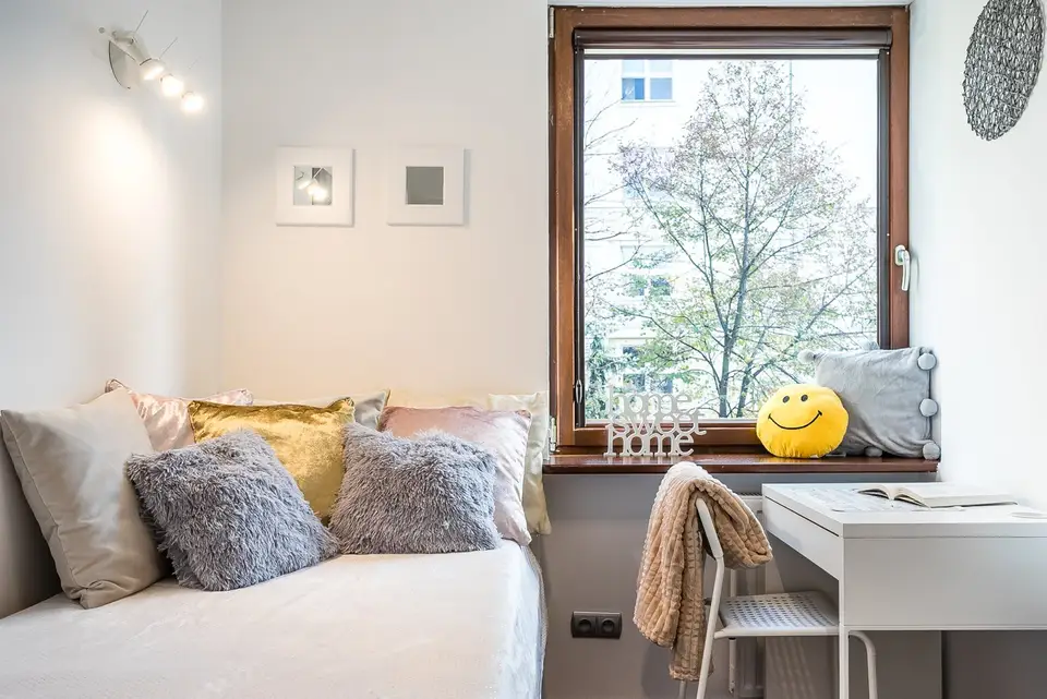 room in Mokotów 4