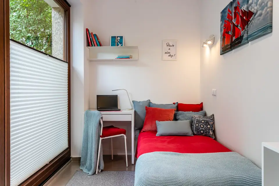 room in Mokotów 7